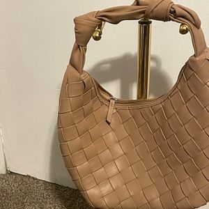 Woven Handbag! Tan with Knot detail at shoulder.